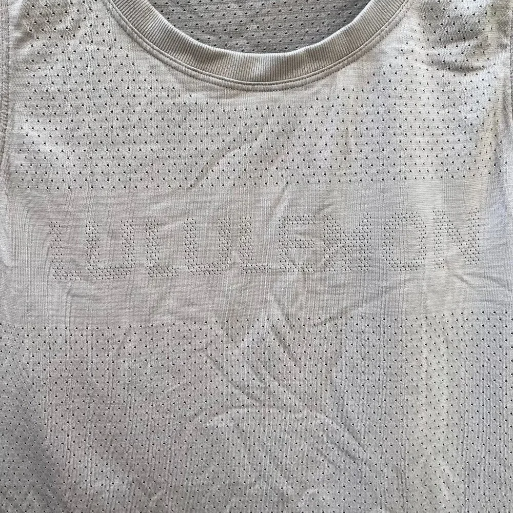 Lululemon Breeze By Muscle Logo Tank Top in Silver Lilac Gray Lavender, Size 8 - Picture 3 of 6